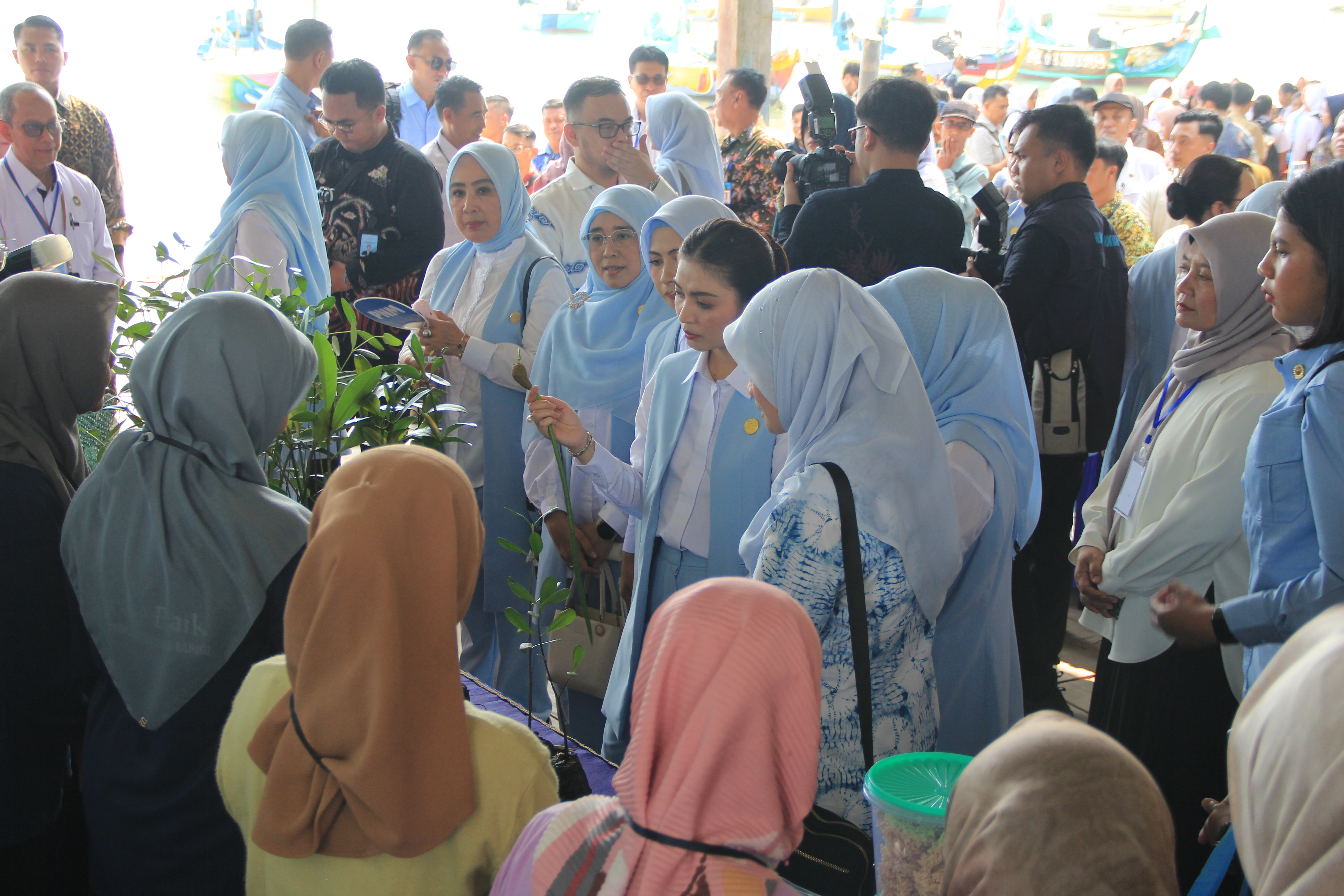 Peringati Hari Kartini 2026, Ibu Wapres RI Selvi Ananda Bersama SERUNI KMP Kunjungi Perempuan Pesisir di Rembang