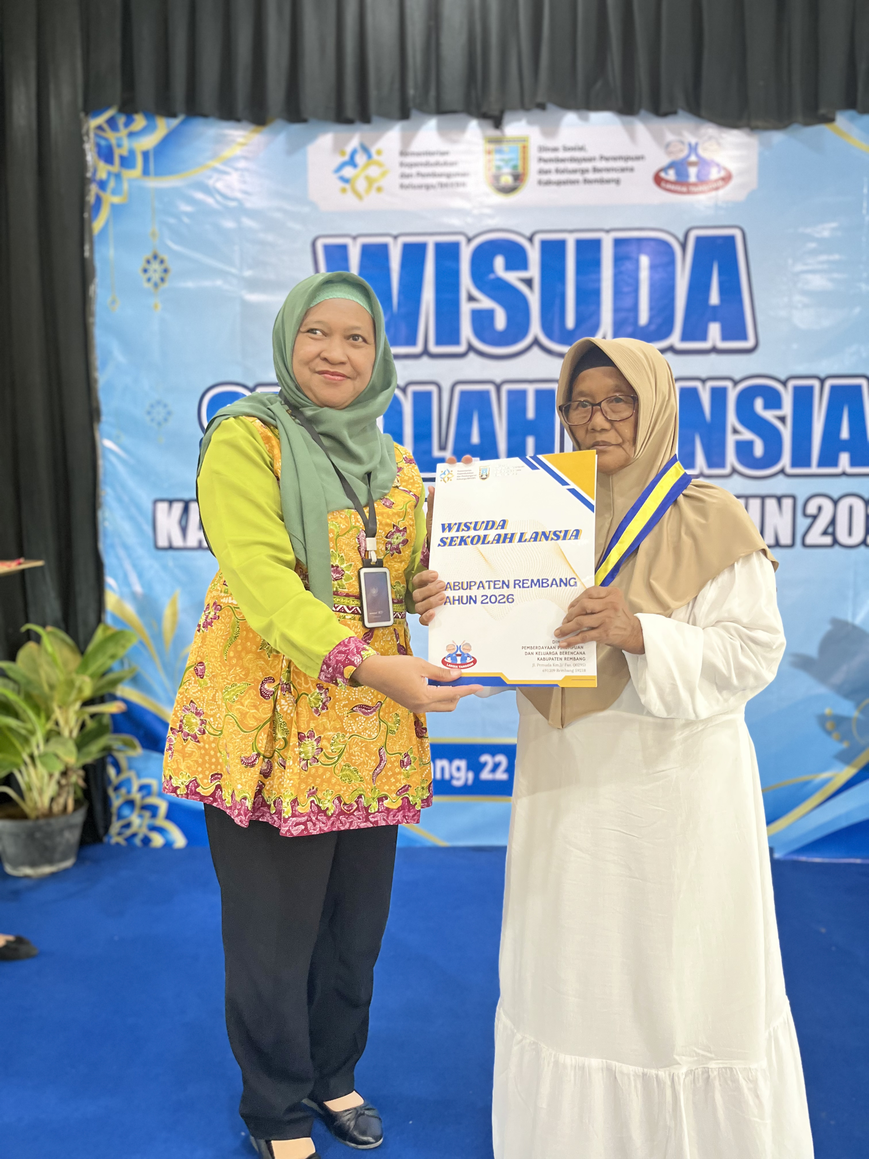 Wisuda Sekolah Lansia, Wujud Semangat Belajar dan Tetap Produktif di Usia Senja